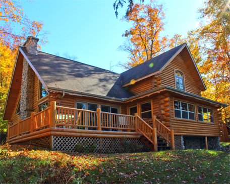 Our Upper Peninsula Log Homes and log cabins can give you the northern appeal that you desire.